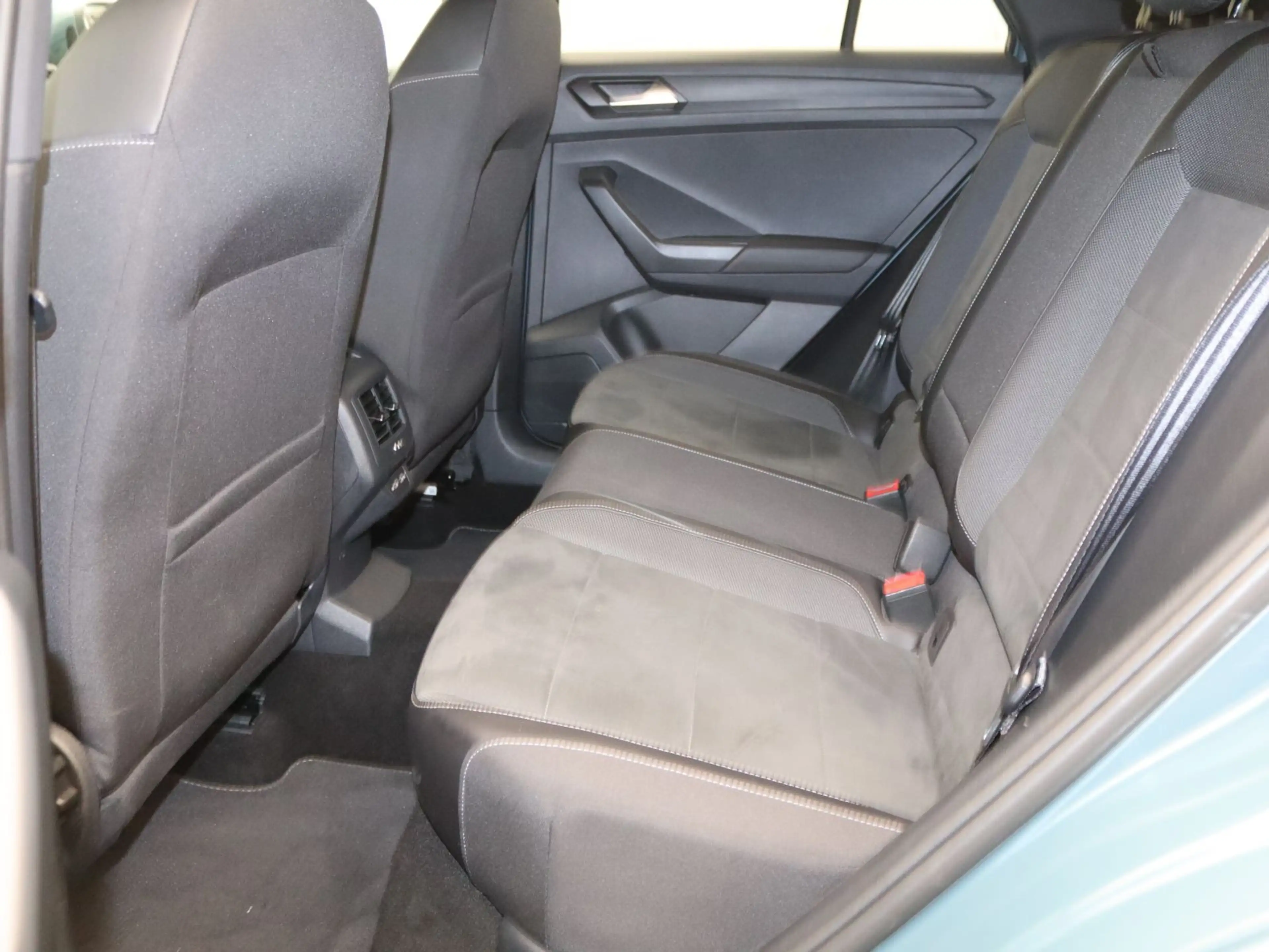 Volkswagen T-Roc R-Line 1.5 TSI / IQ.Drive, Matrix, CarPlay — photo 17