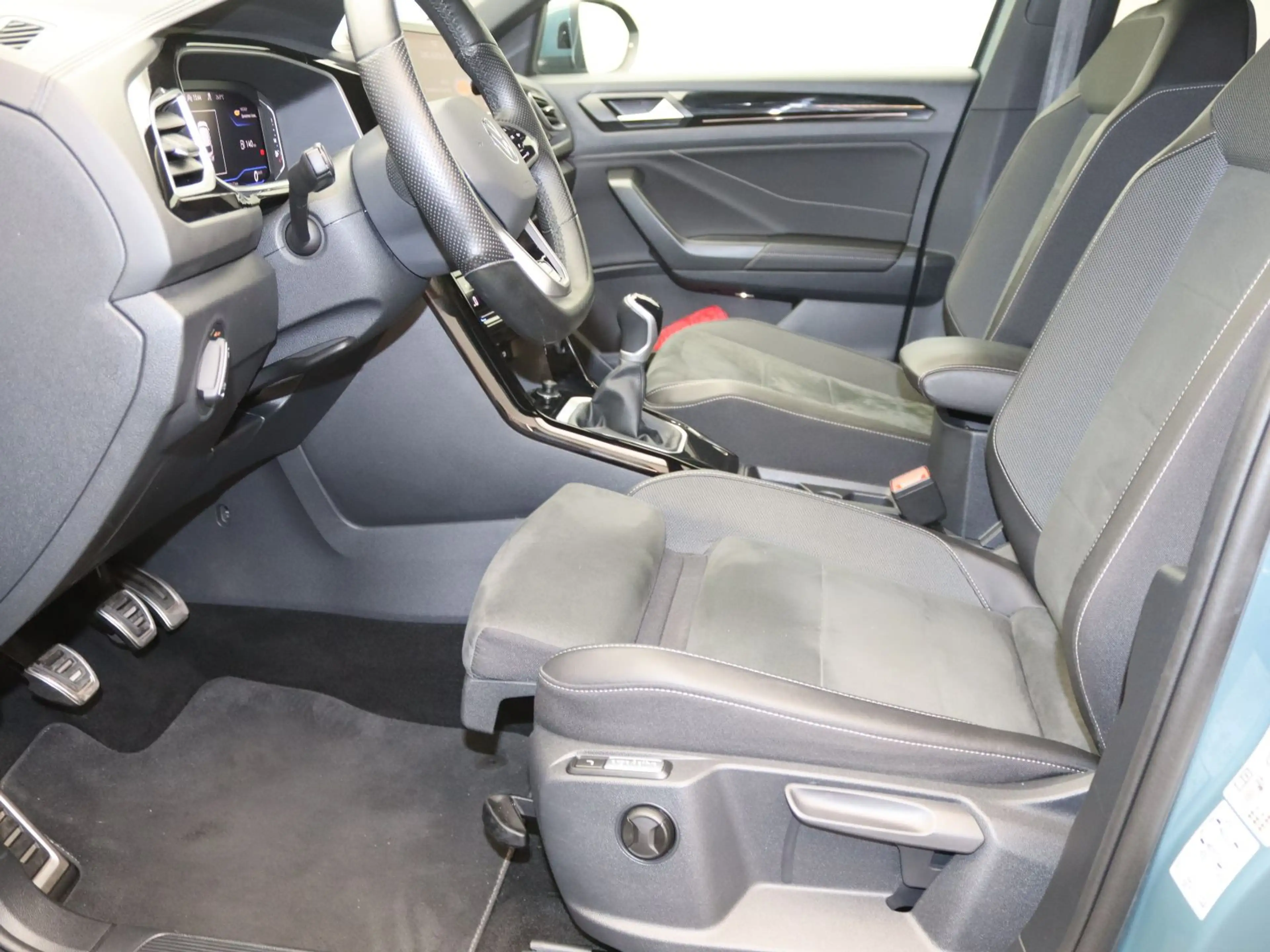 Volkswagen T-Roc R-Line 1.5 TSI / IQ.Drive, Matrix, CarPlay — photo 18