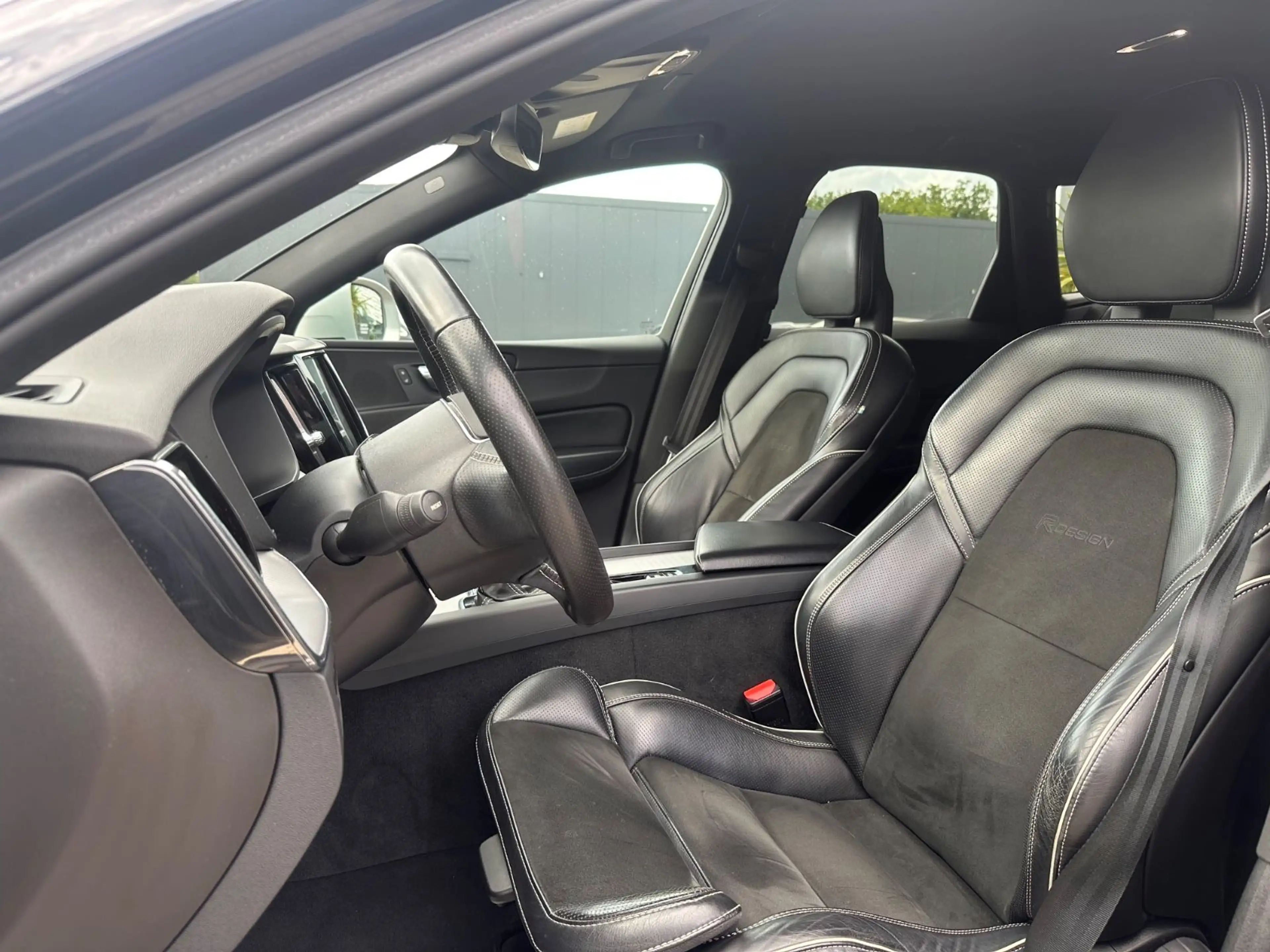 Volvo XC60 R Design *T-Leder*Kamera*AppleCarplay — photo 13