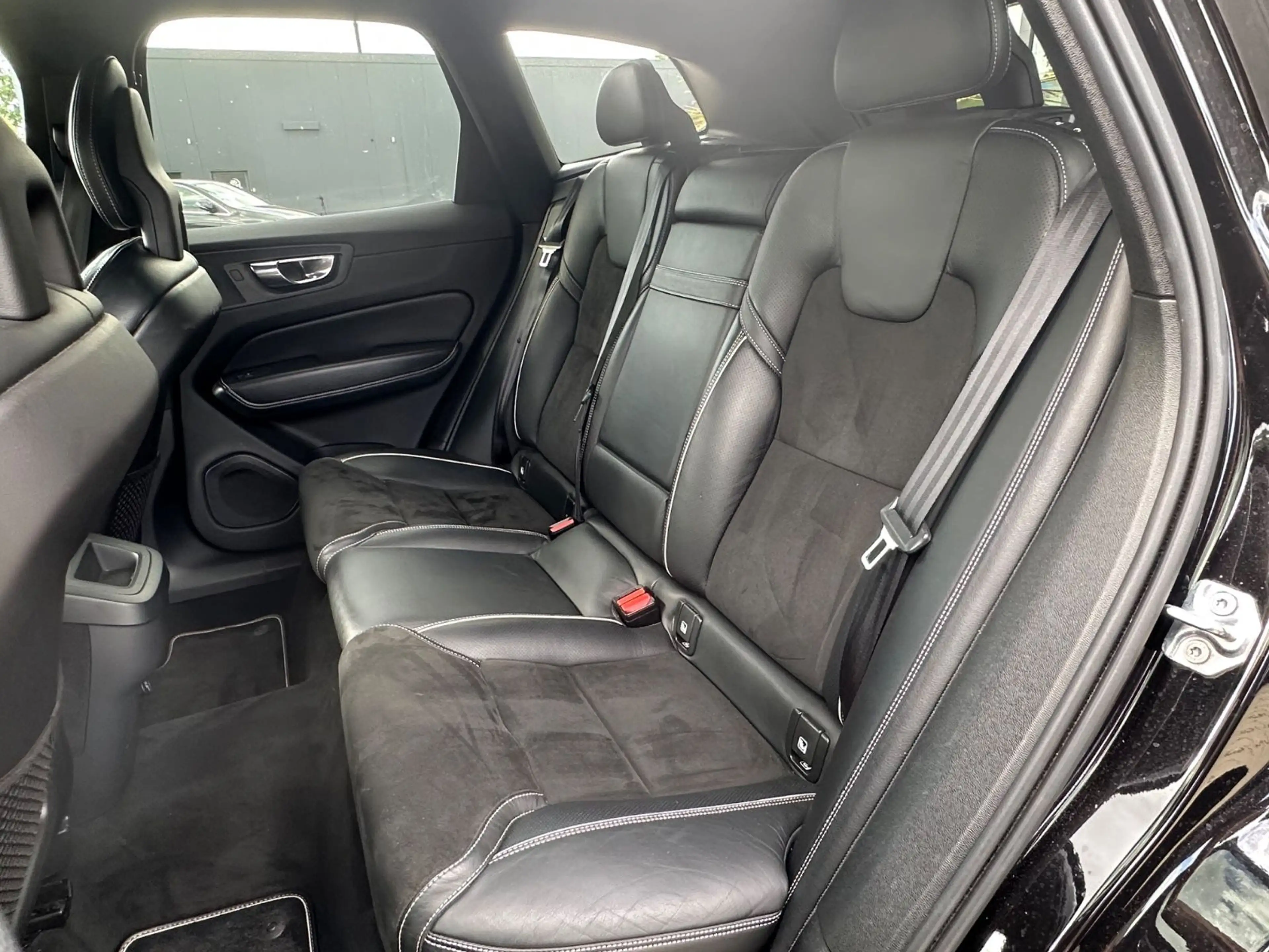 Volvo XC60 R Design *T-Leder*Kamera*AppleCarplay — photo 15