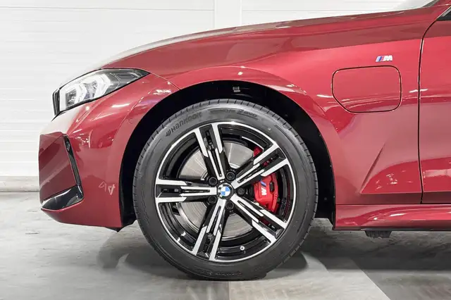 BMW 3 Series view 4