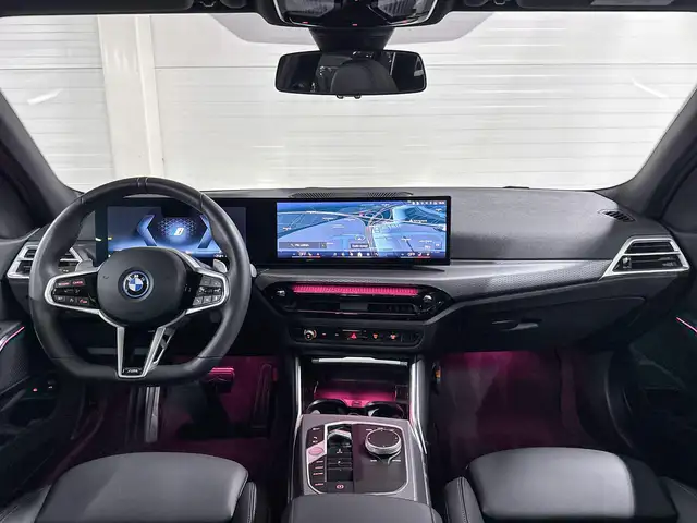 BMW 3 Series view 11
