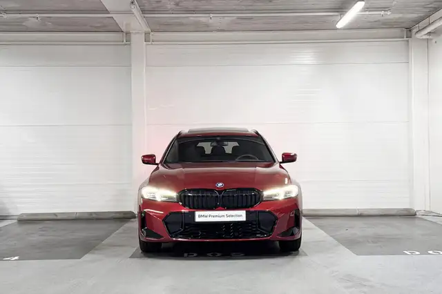 BMW 3 Series view 5