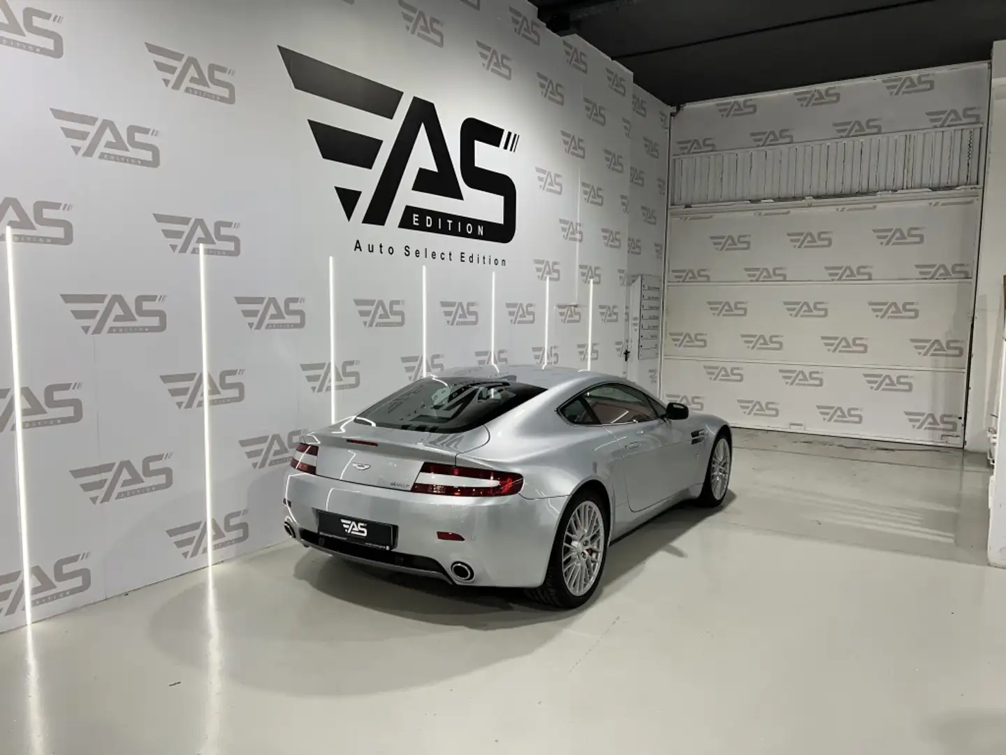 Aston Martin Vantage Deportivo Automático de 3 Puertas Grijs - 2
