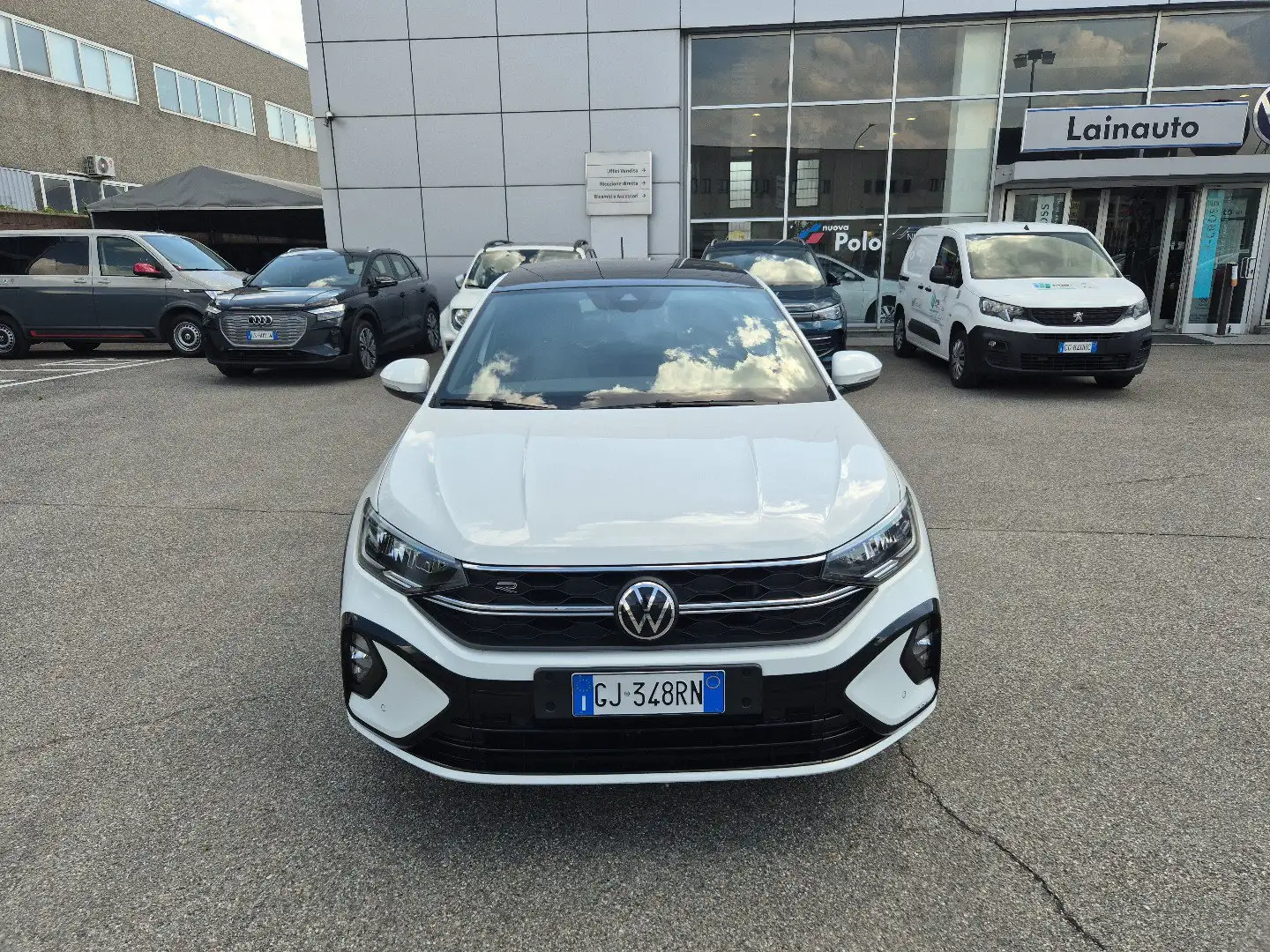 Volkswagen Taigo 1.0 TSI 110CV R-LINE DSG Biały - 2