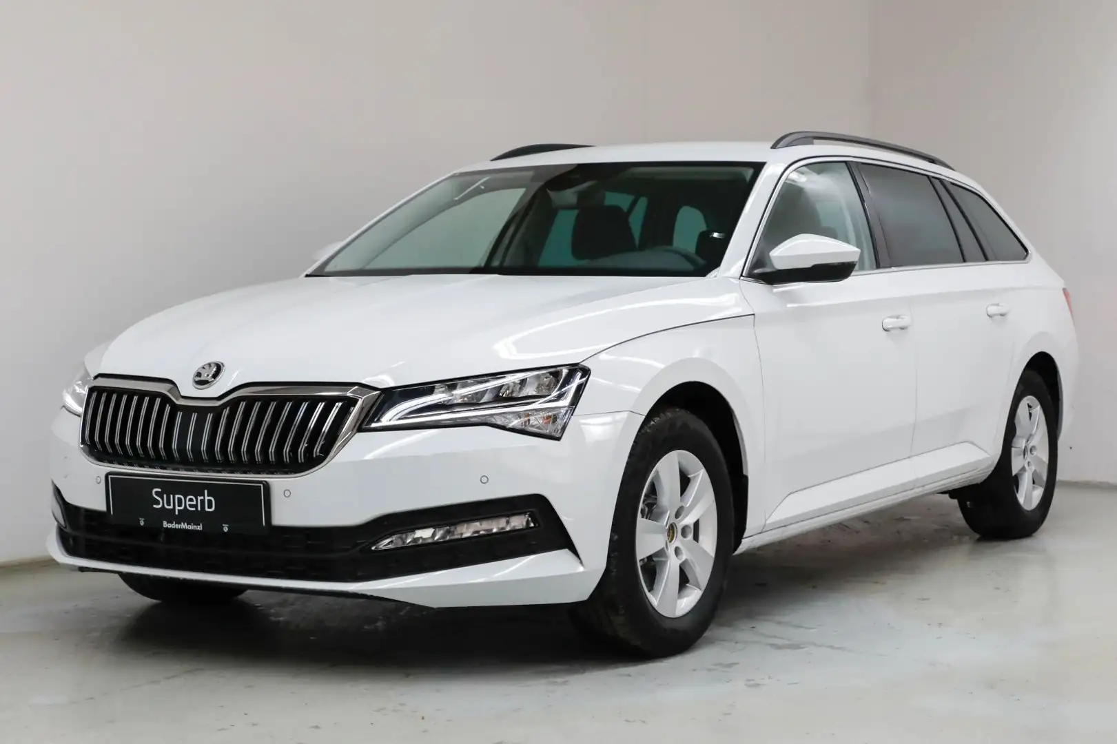 Skoda Superb Combi 1.5 TSI DSG Kam AHK ACC SHZ Virtual Weiß - 2