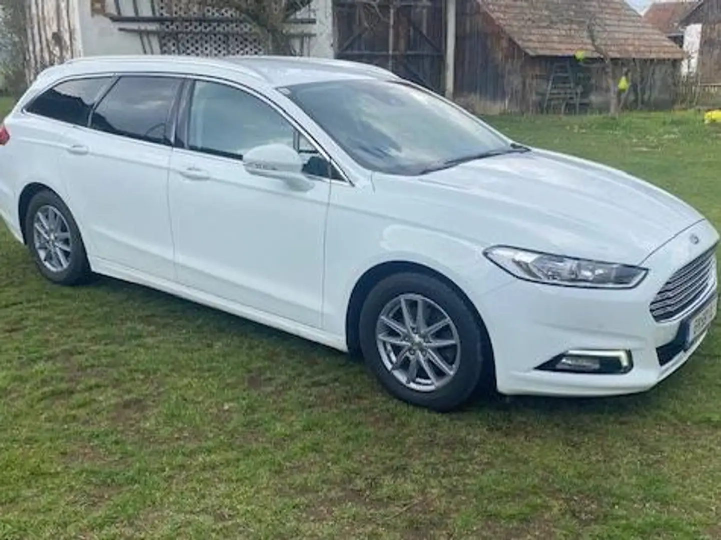 Ford Mondeo Traveller+Titanium+2,0+TDCi+Start/Stop Weiß - 2