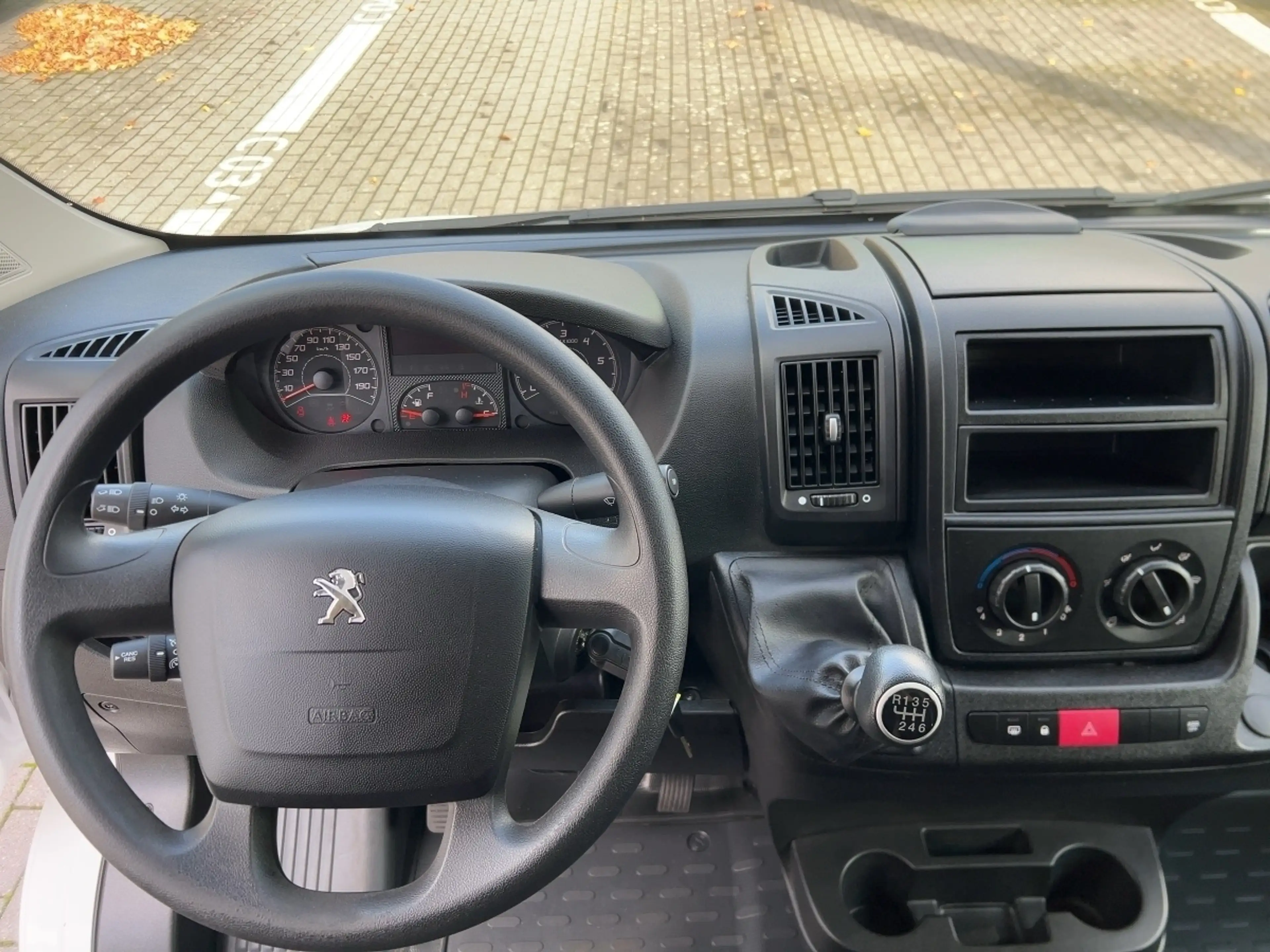 Peugeot Boxer 335 2.2 BlueHDi Pro L3H2 S&S Lordosenstütze — photo 12