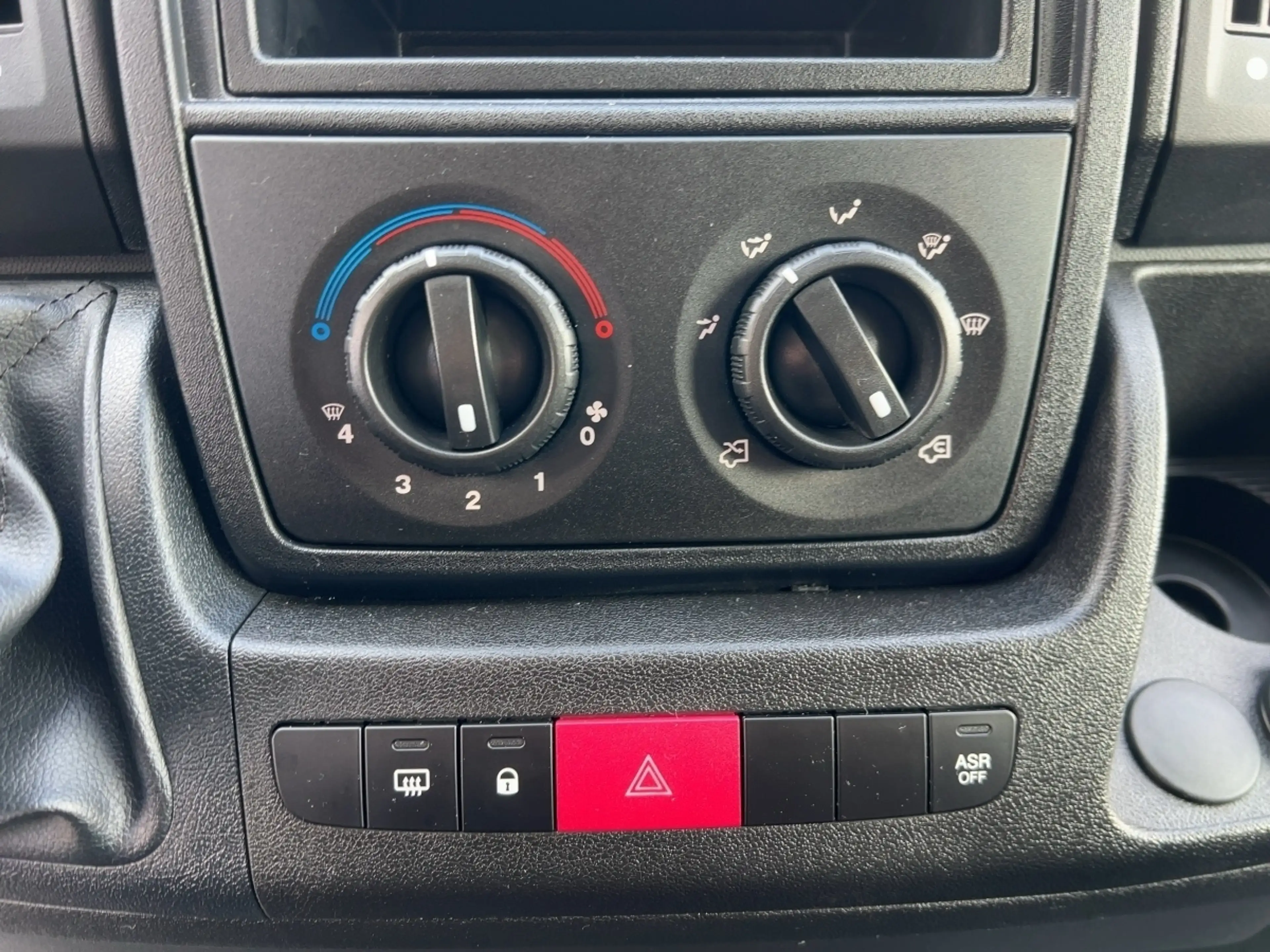 Peugeot Boxer 335 2.2 BlueHDi Pro L3H2 S&S Lordosenstütze — photo 13