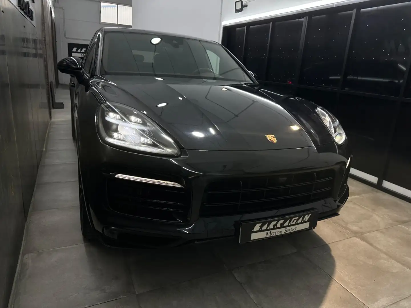 Porsche Cayenne E-Hybrid Aut. Zwart - 2
