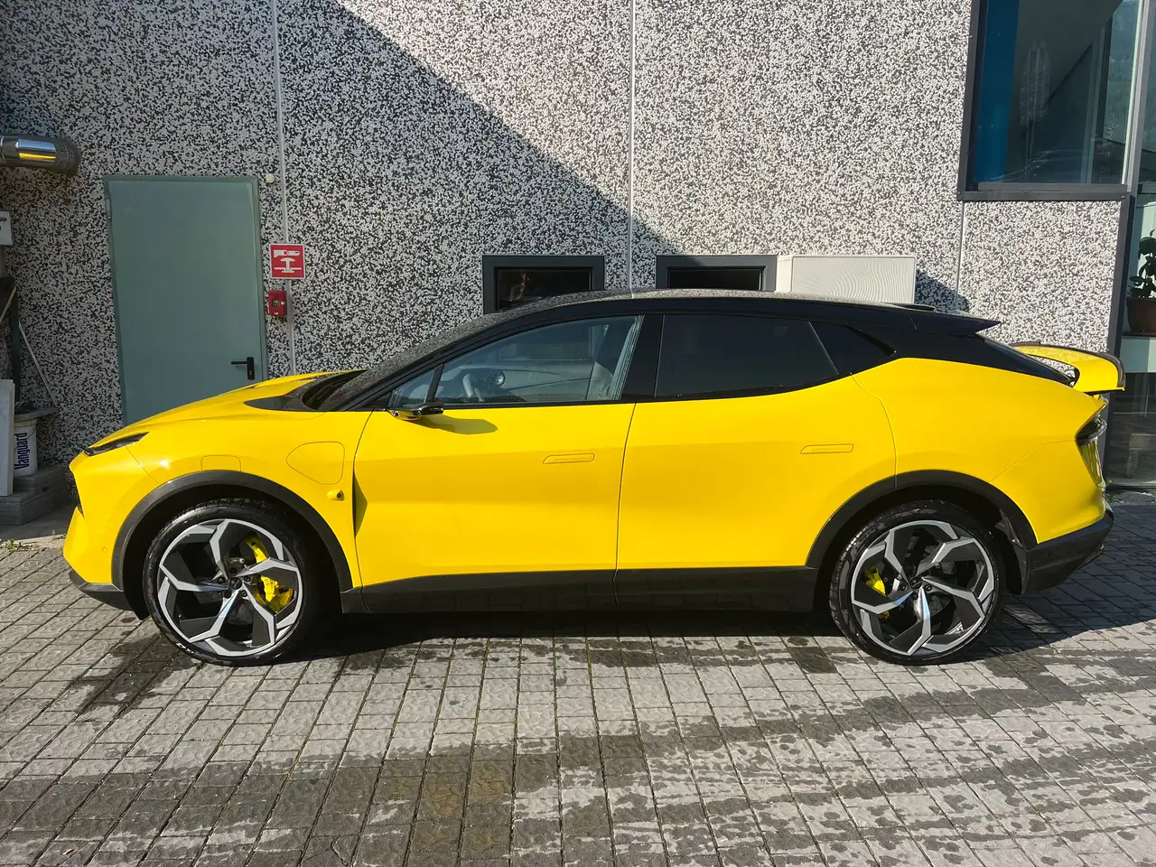 Lotus Eletre 2023