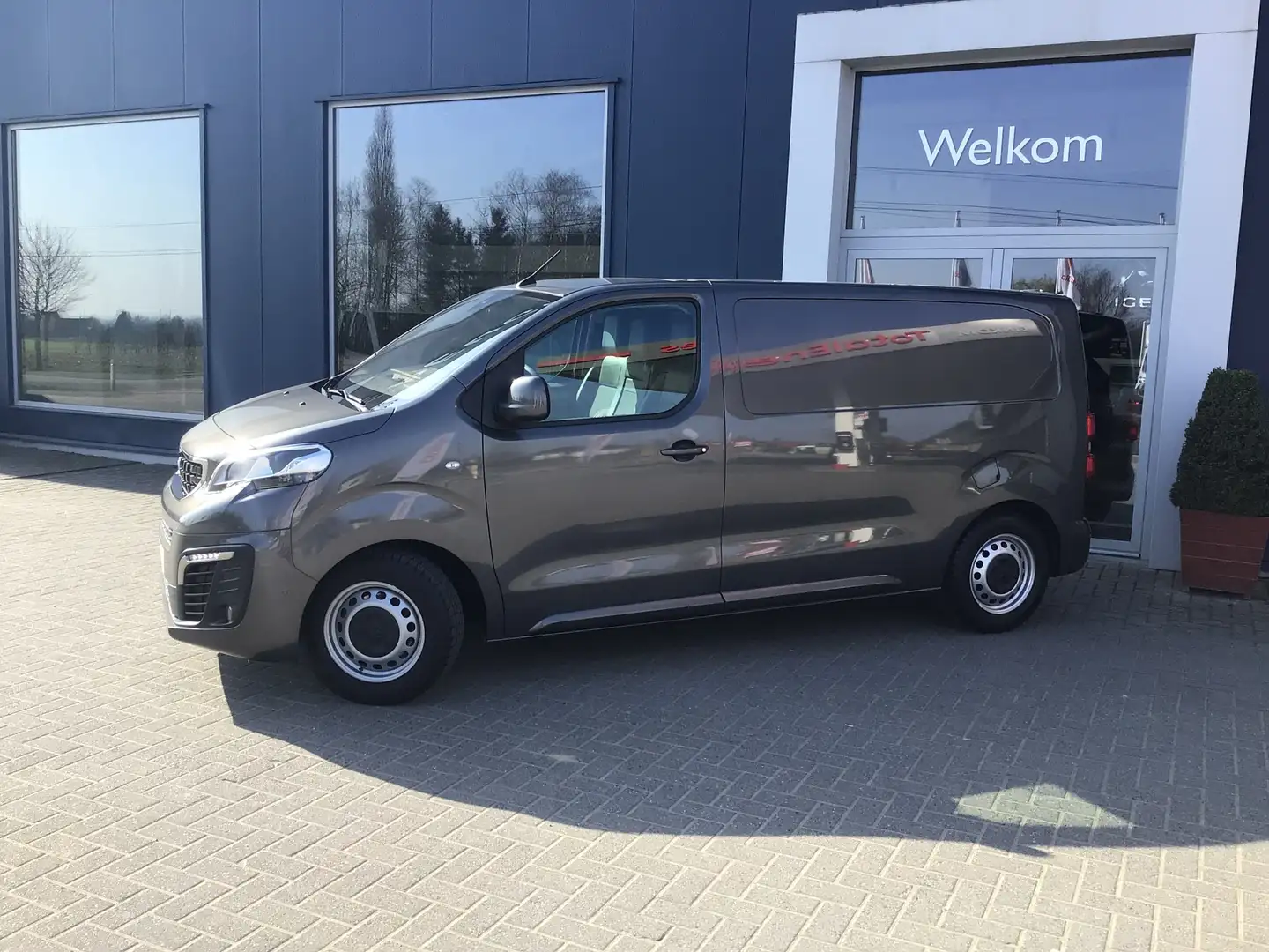 Peugeot Expert 2.0 BlueHDi L2 ALLURE MET ACHTERKLEP EN RUIT Gris - 2