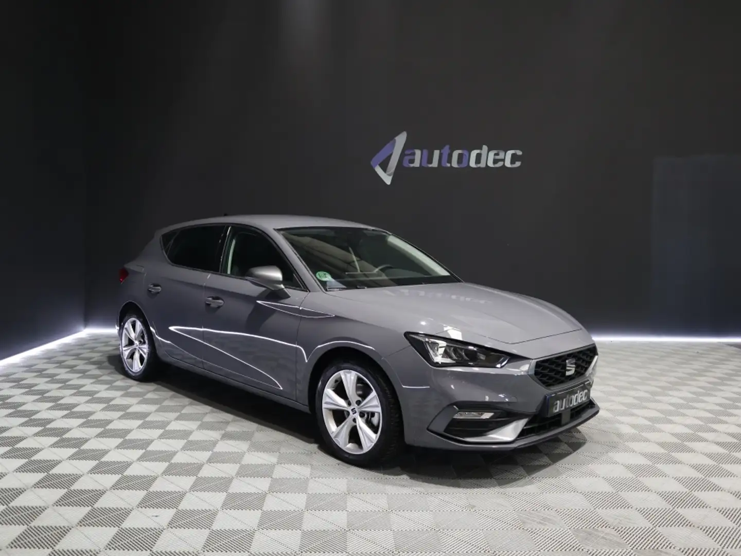 SEAT Leon 2.0TDI CR S&S FR XS DSG-7 150 Gris - 1