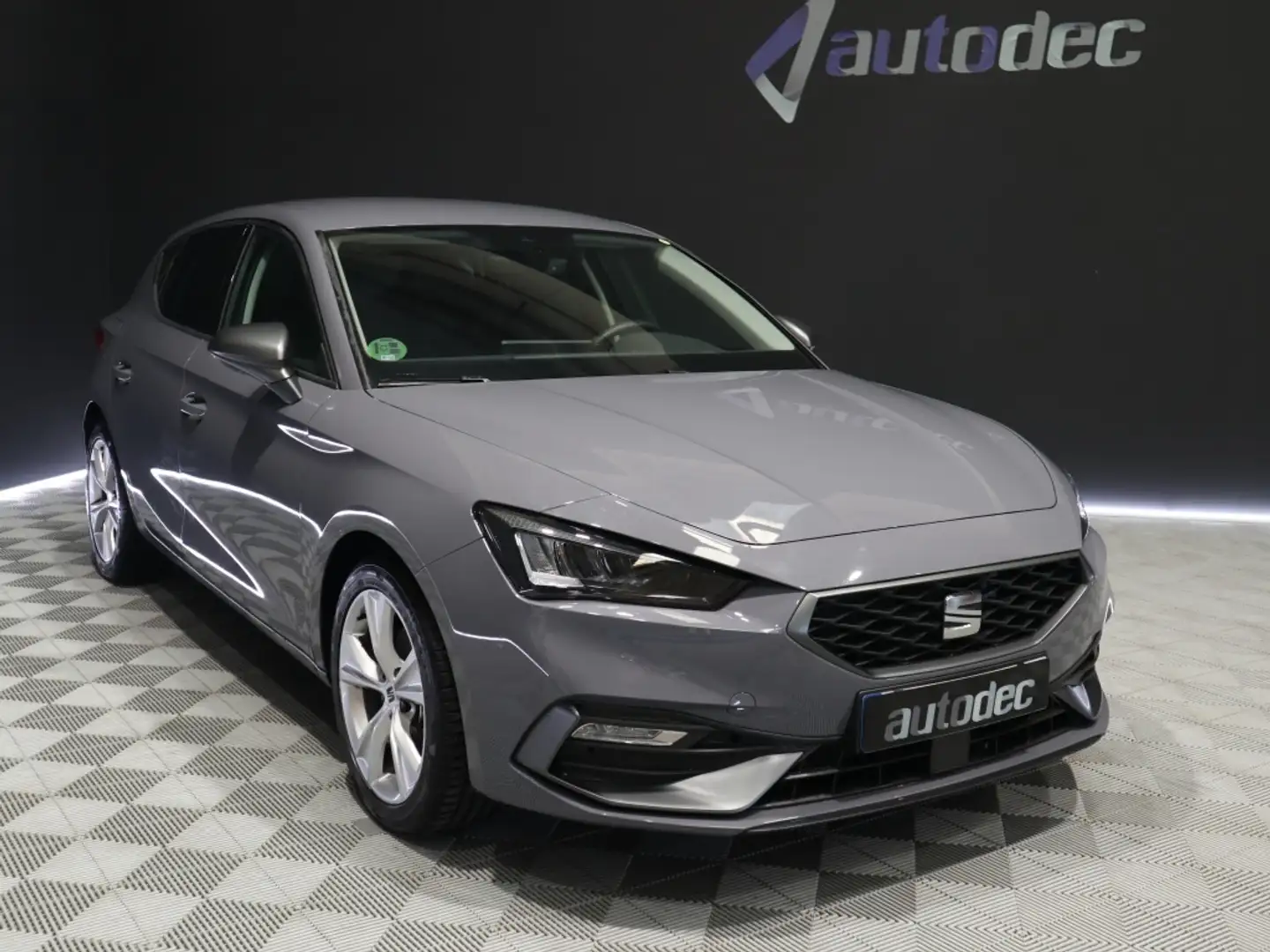 SEAT Leon 2.0TDI CR S&S FR XS DSG-7 150 Gris - 2