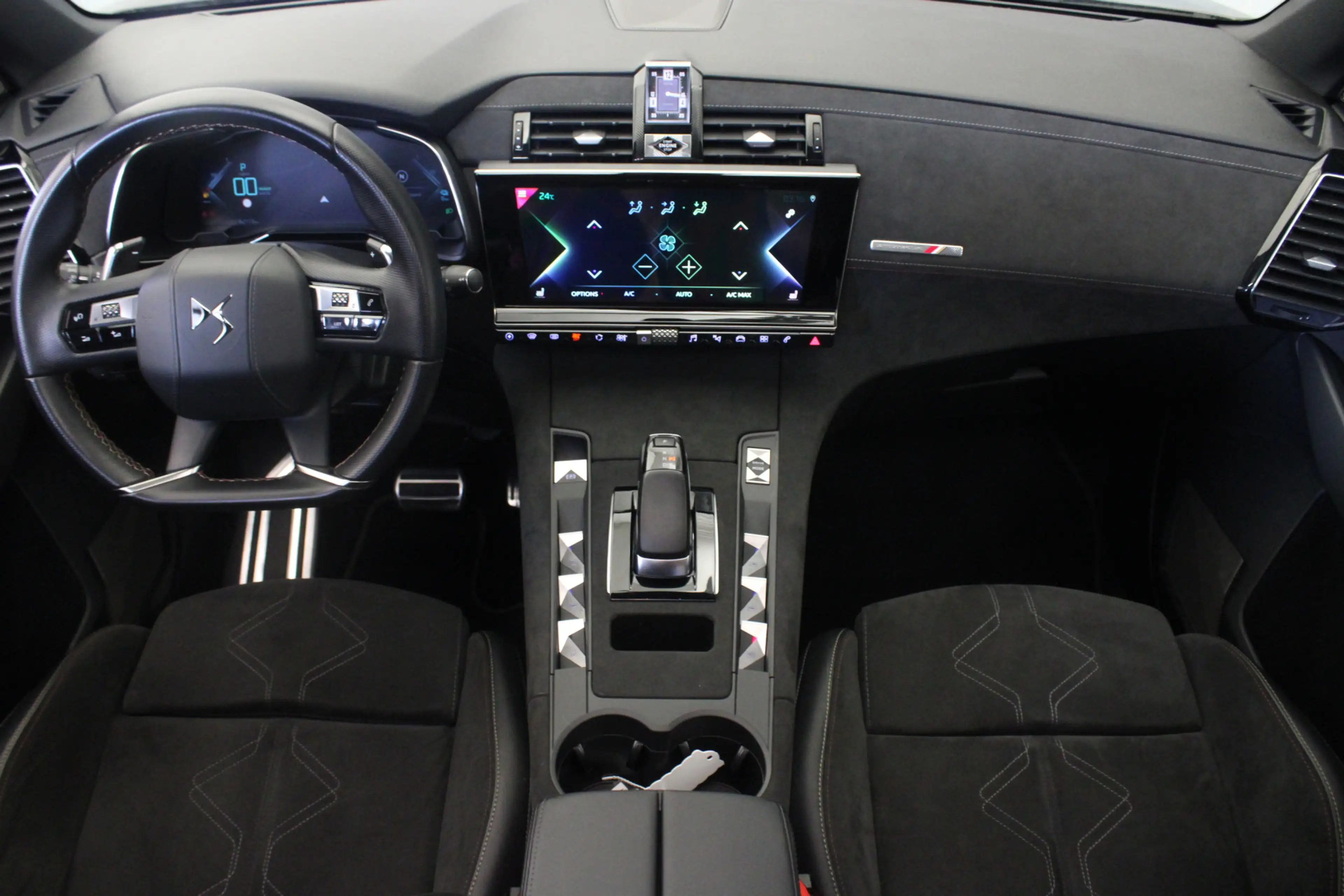 DS Automobiles DS 7 Crossback E-Tense 4x4 Performance Line — photo 16