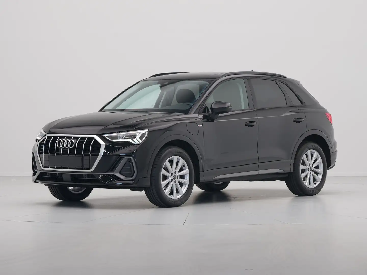 Audi Q3 45 TFSI e 245 pk S line edition Panoramadak Navi P Zwart - 2