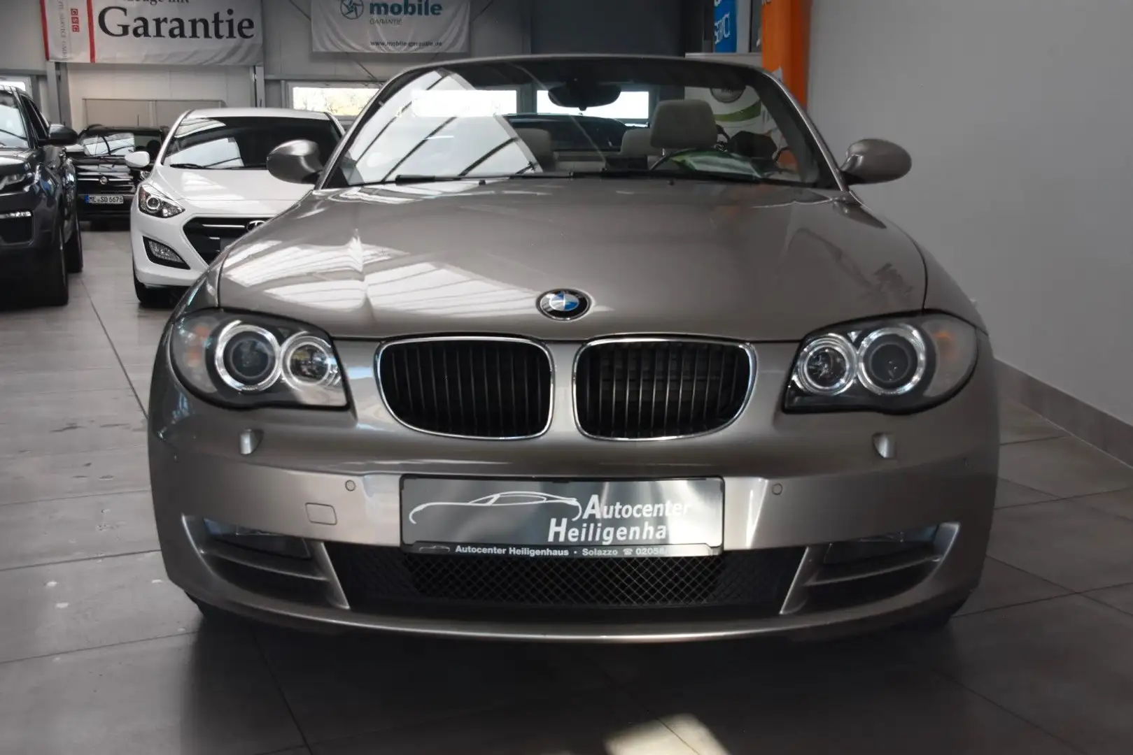 BMW 118 i Cabrio Leder Navi Xenon Sitzheizung Windsch Argent - 2