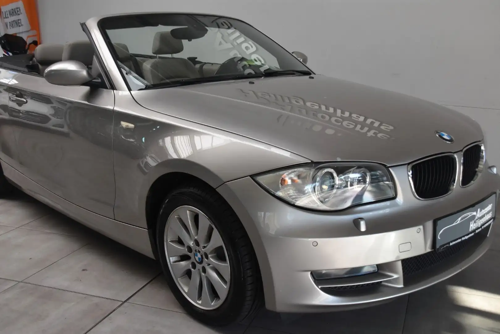 BMW 118 i Cabrio Leder Navi Xenon Sitzheizung Windsch Argent - 1