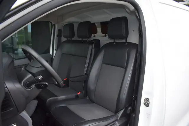 Opel Vivaro view 11