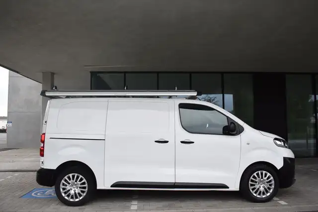 Opel Vivaro view 3