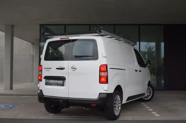 Opel Vivaro view 2