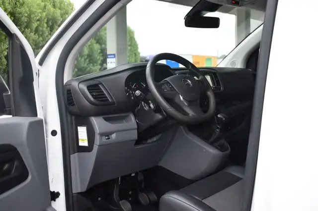 Opel Vivaro view 12