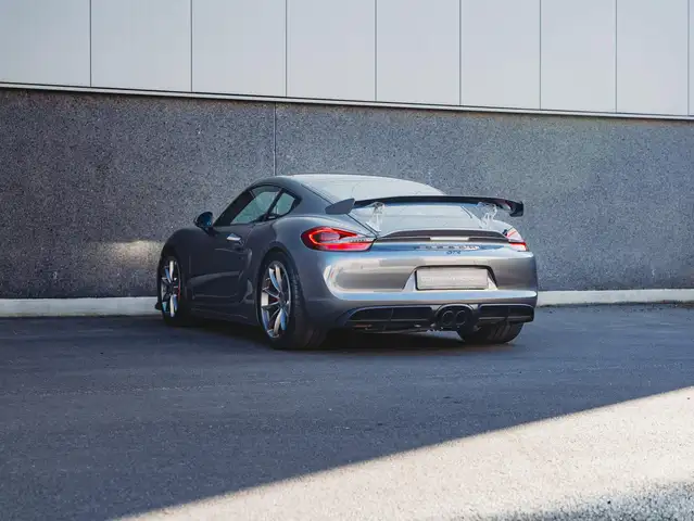 Porsche Cayman view 8