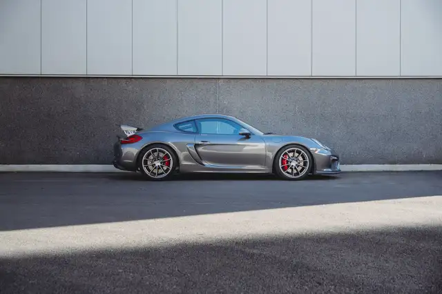 Porsche Cayman view 6