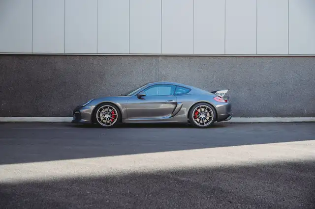 Porsche Cayman view 5