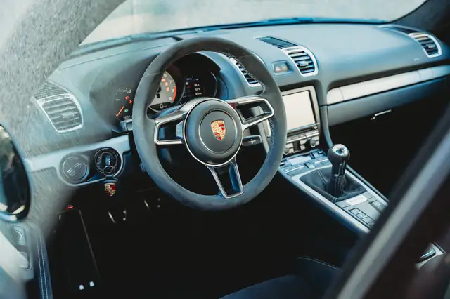 Porsche Cayman view 15