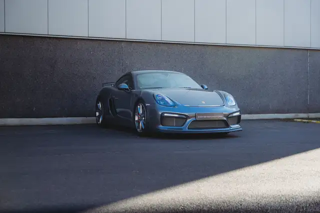 Porsche Cayman view 4