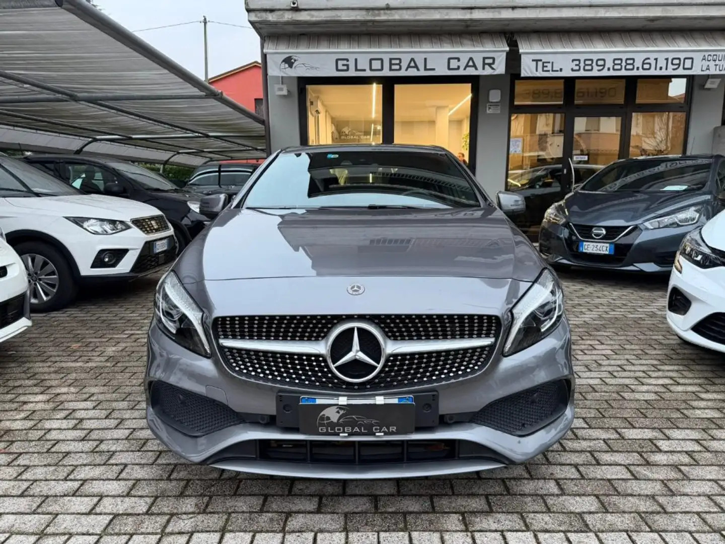 Mercedes-Benz A 180 d Automatic Premium Gris - 2