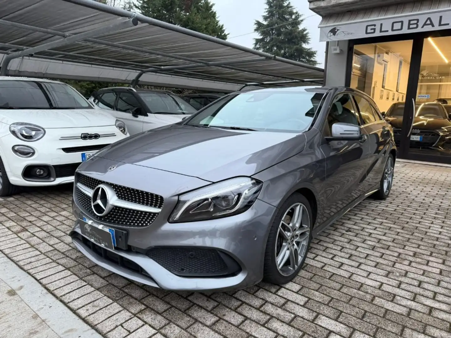 Mercedes-Benz A 180 d Automatic Premium Gris - 1
