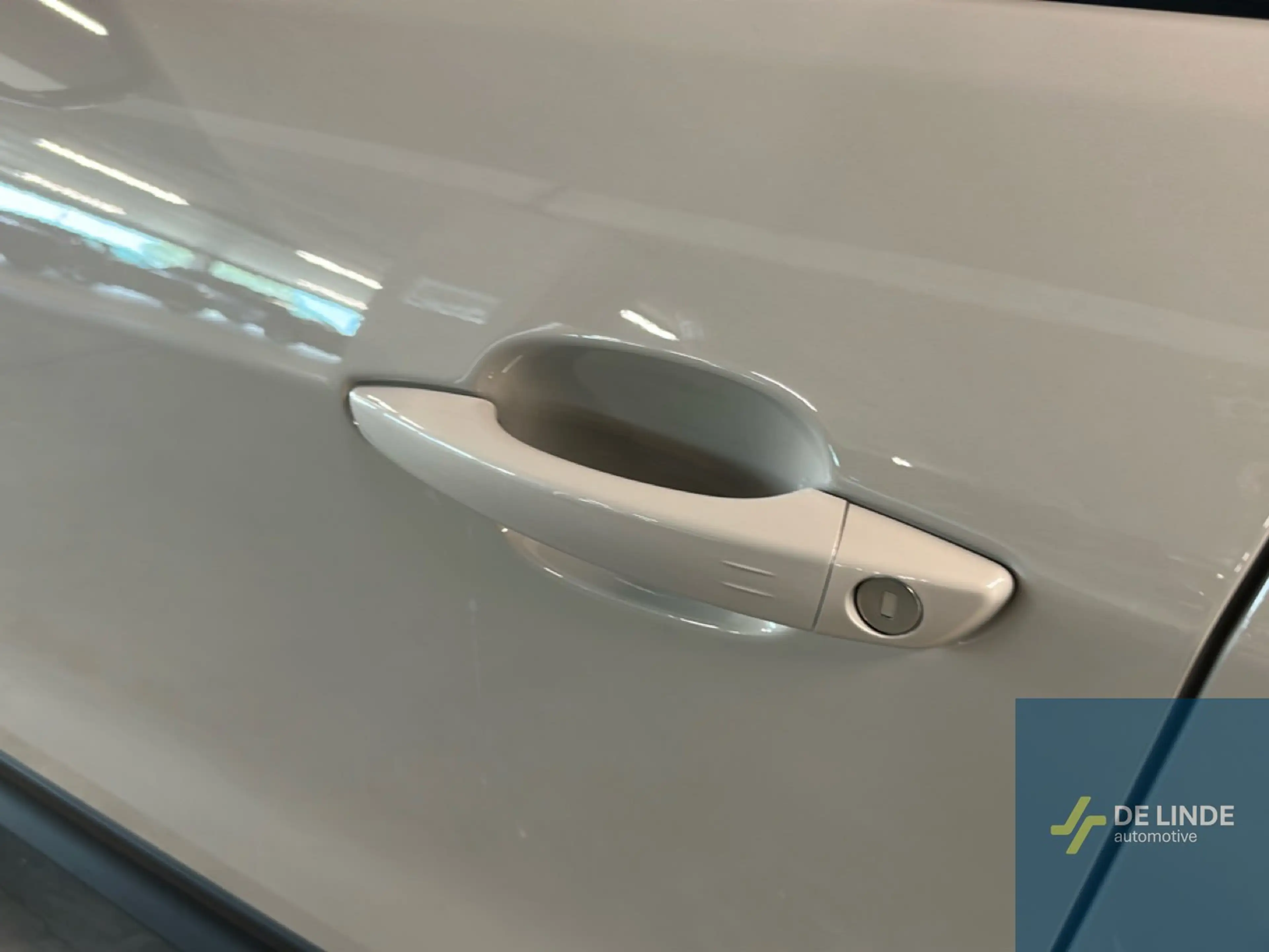 Jeep Avenger e-Hybrid Summit DCT6 — photo 10