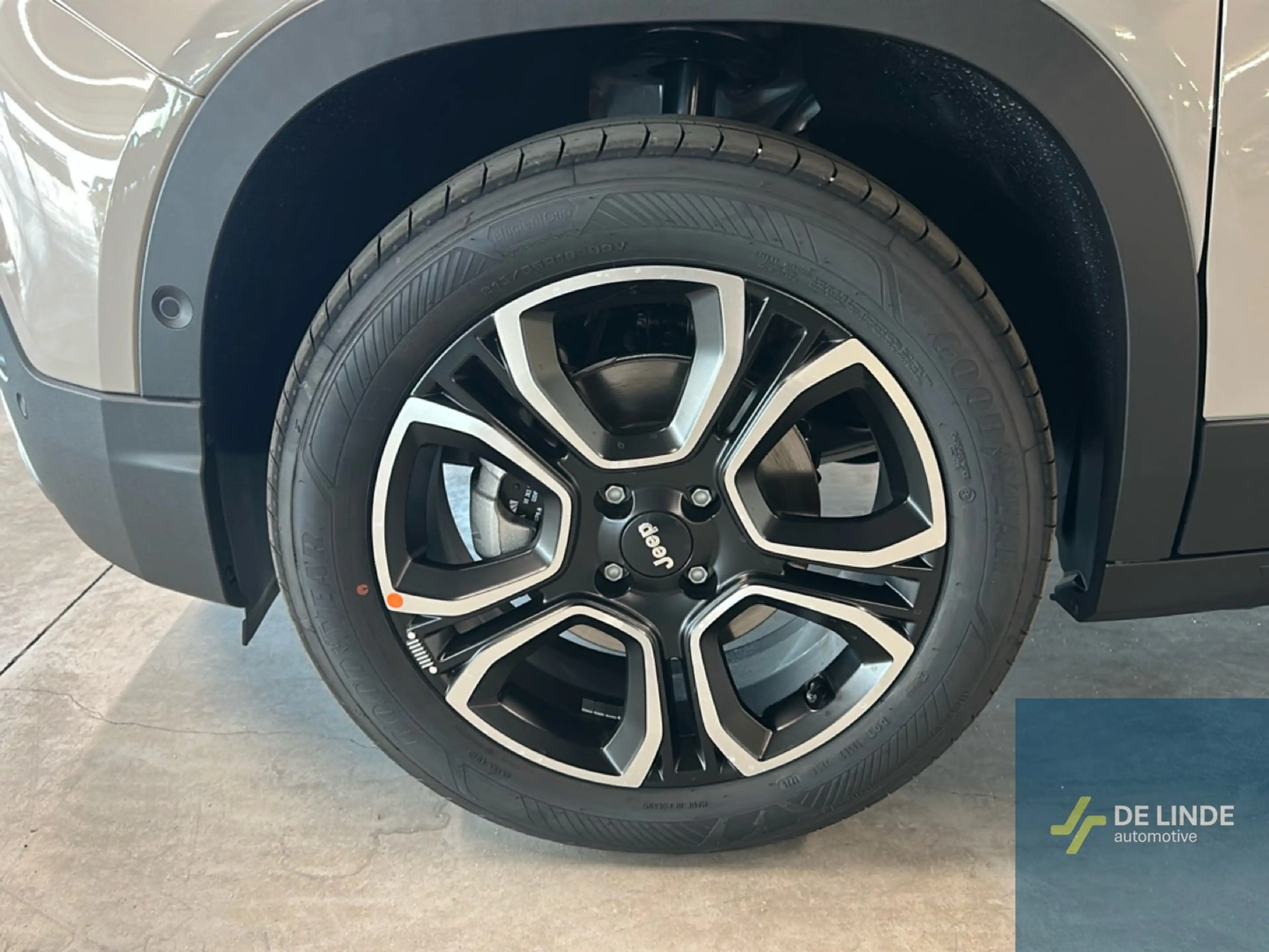 Jeep Avenger e-Hybrid Summit DCT6 — photo 12