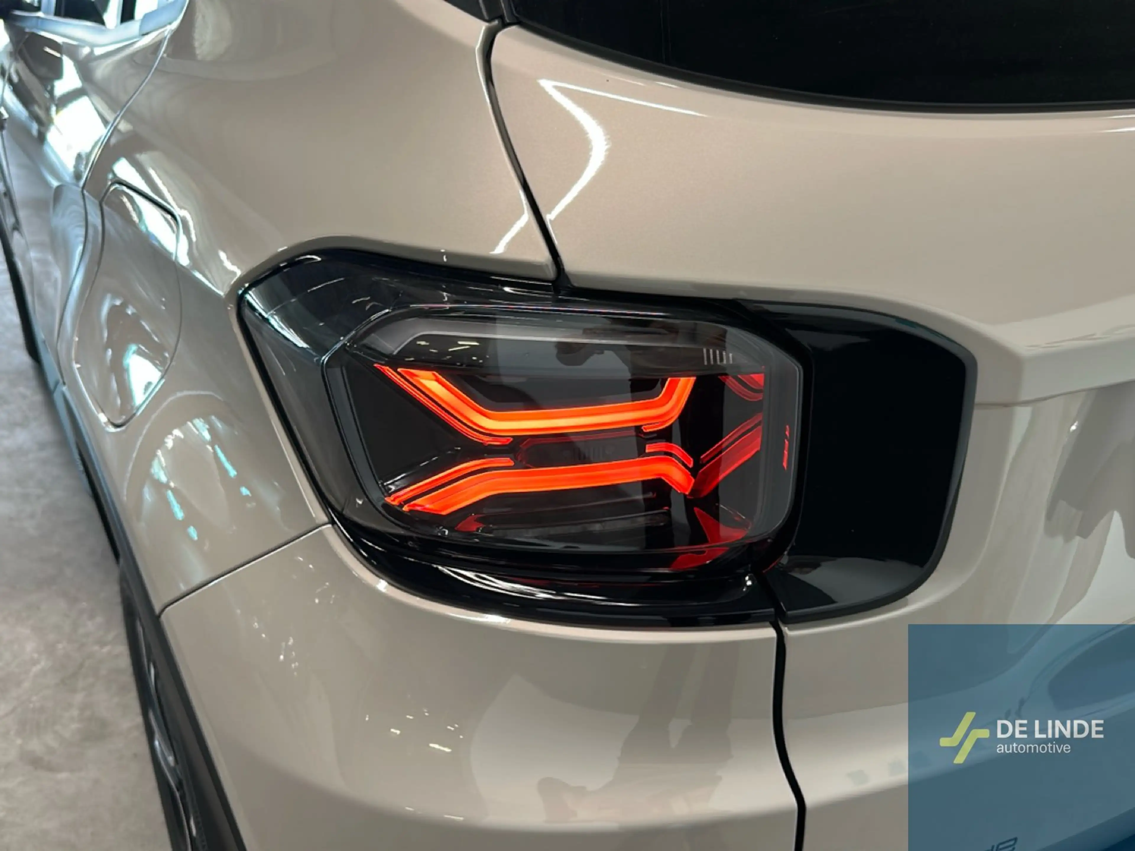 Jeep Avenger e-Hybrid Summit DCT6 — photo 9