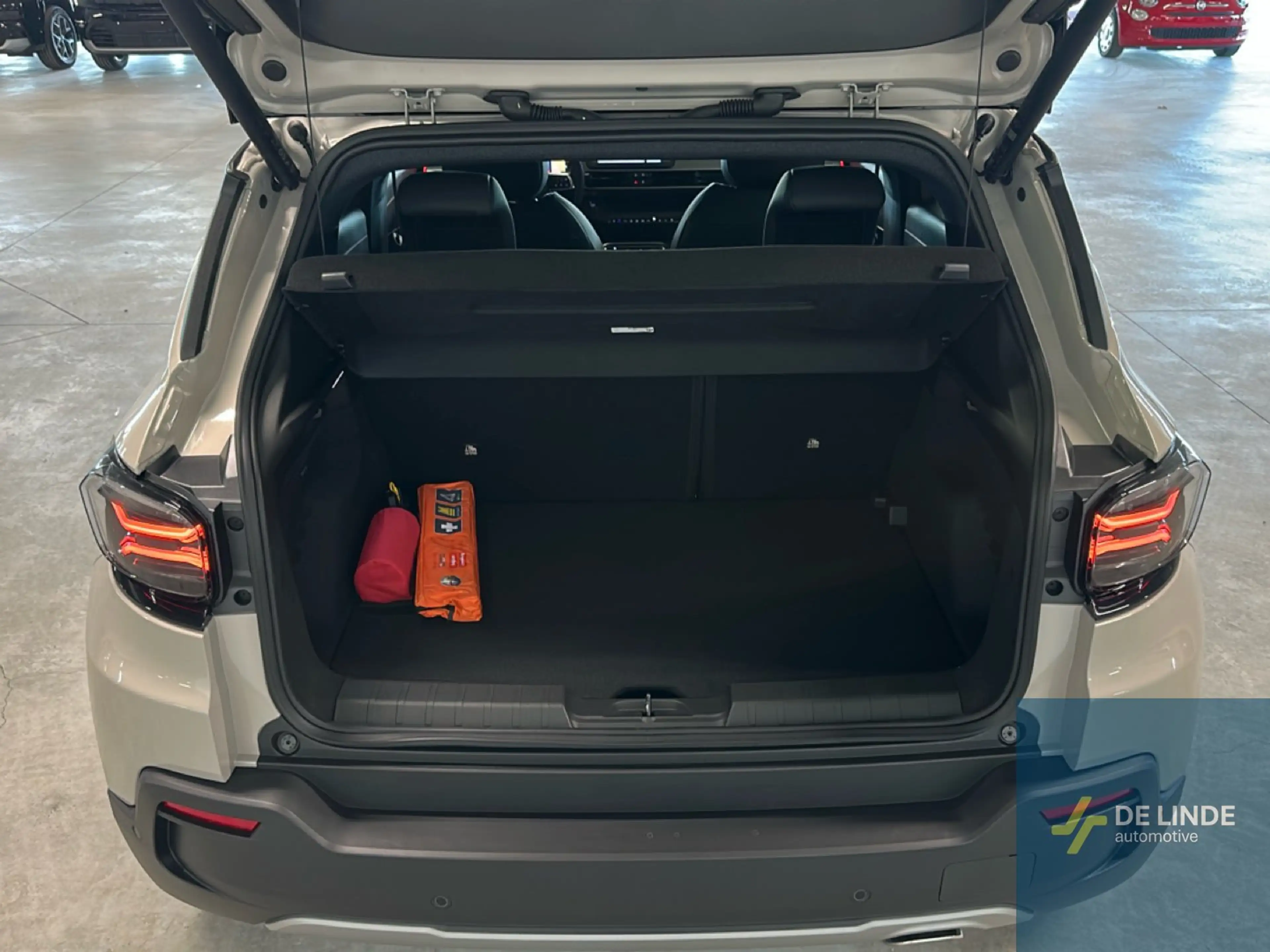 Jeep Avenger e-Hybrid Summit DCT6 — photo 13