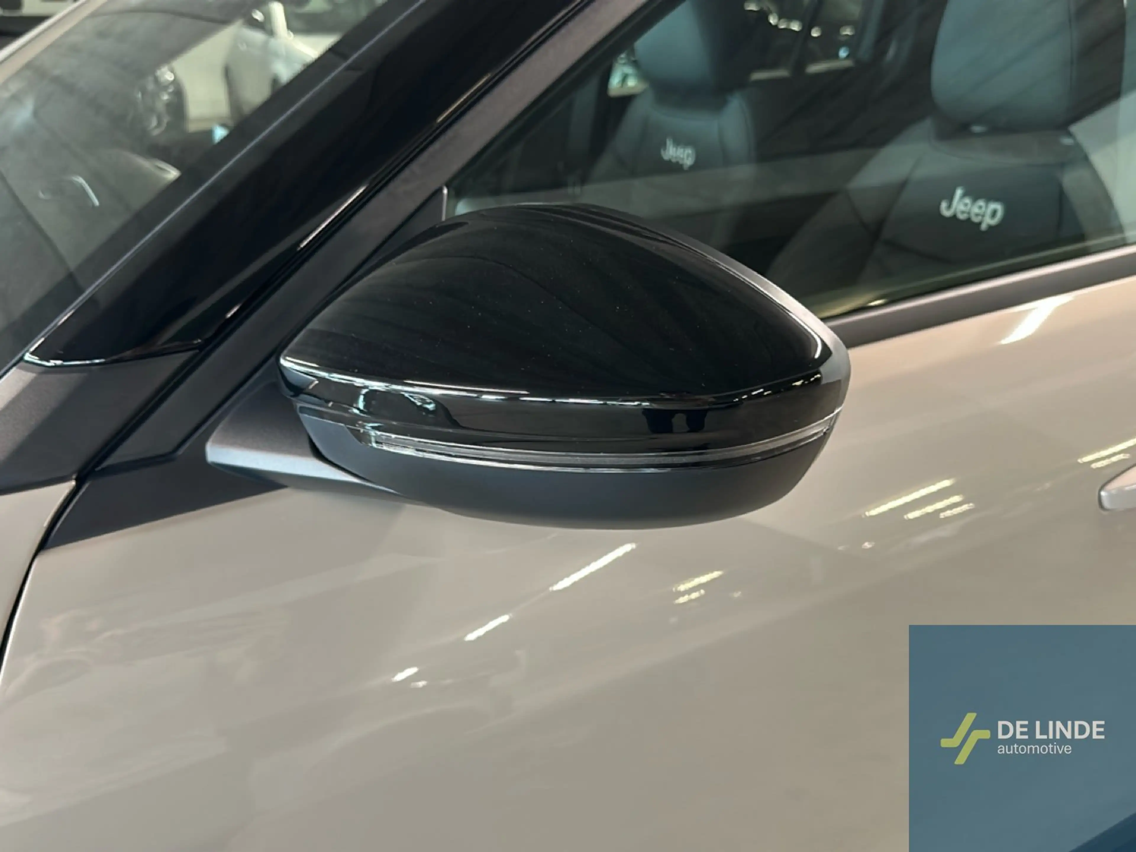 Jeep Avenger e-Hybrid Summit DCT6 — photo 11