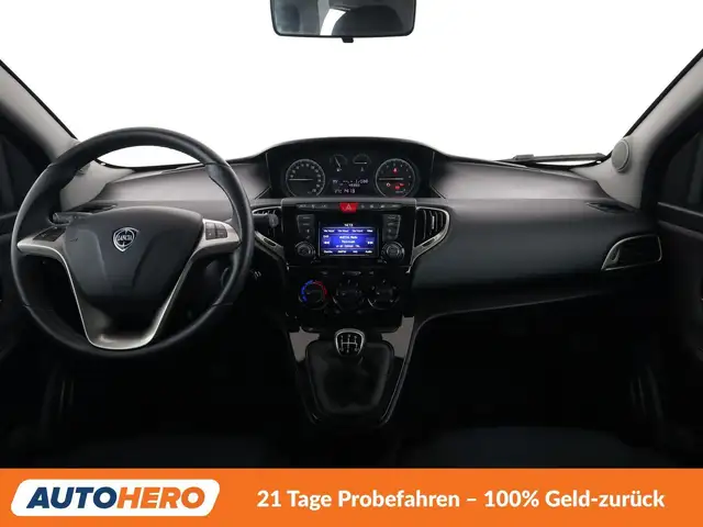 Lancia Ypsilon view 12