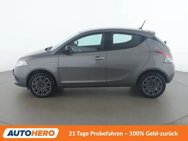 Lancia Ypsilon view 3