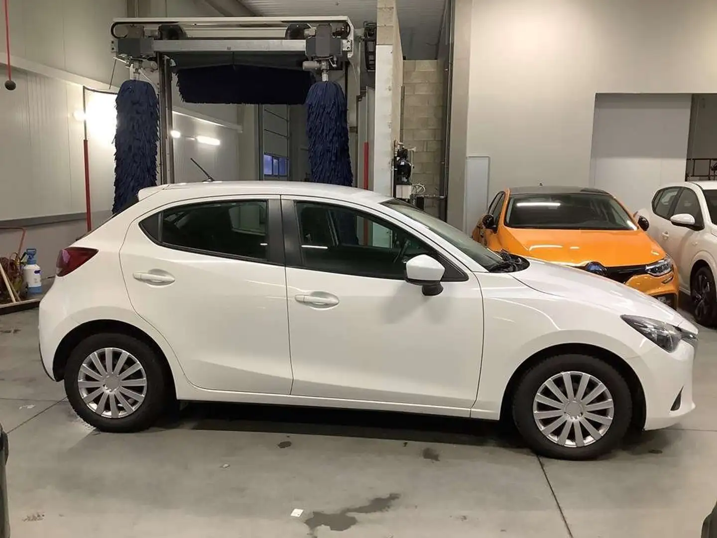 Mazda 2 SKYACTIV Blanc - 2