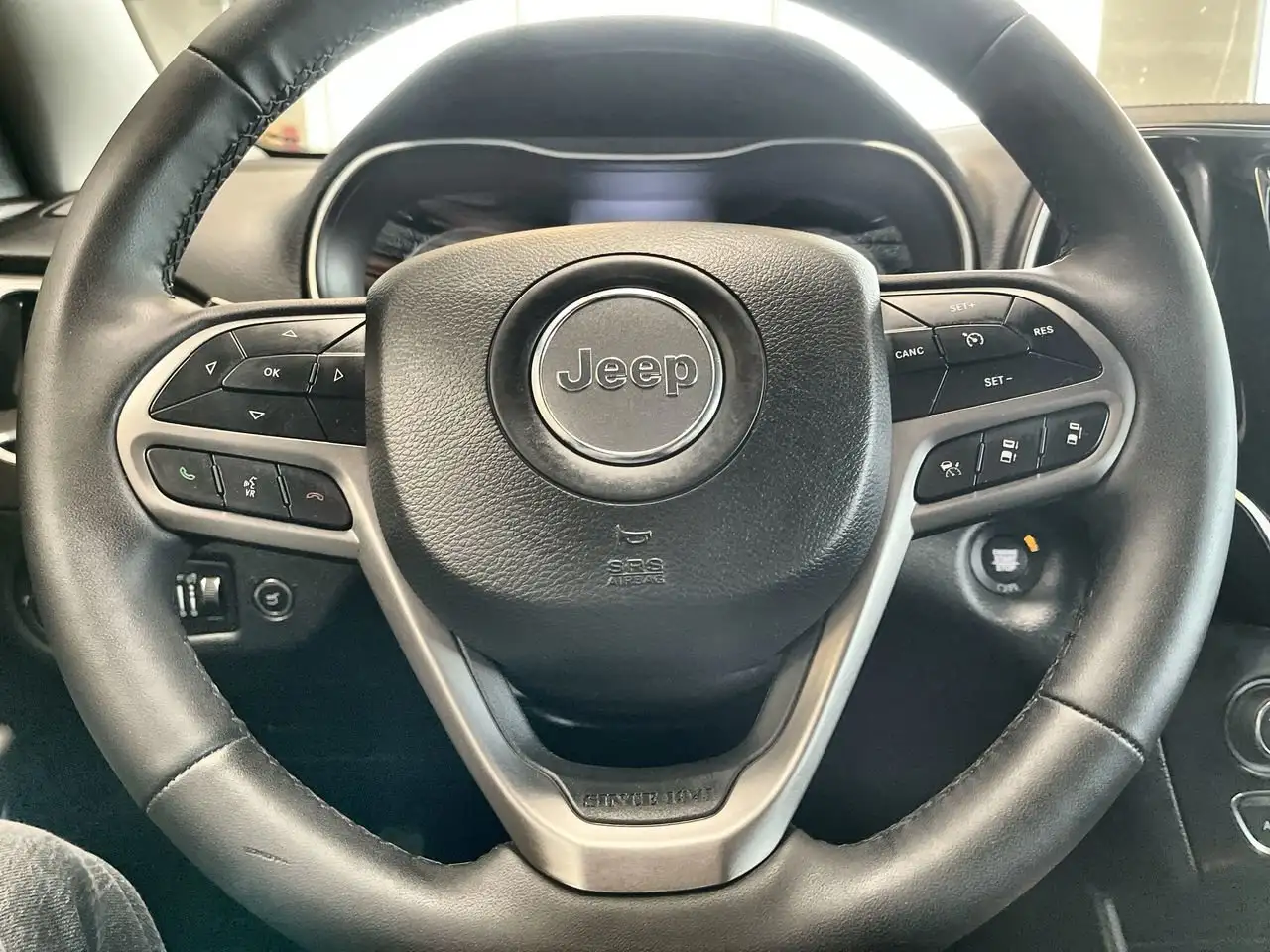Jeep Cherokee снимка Jeep Cherokee