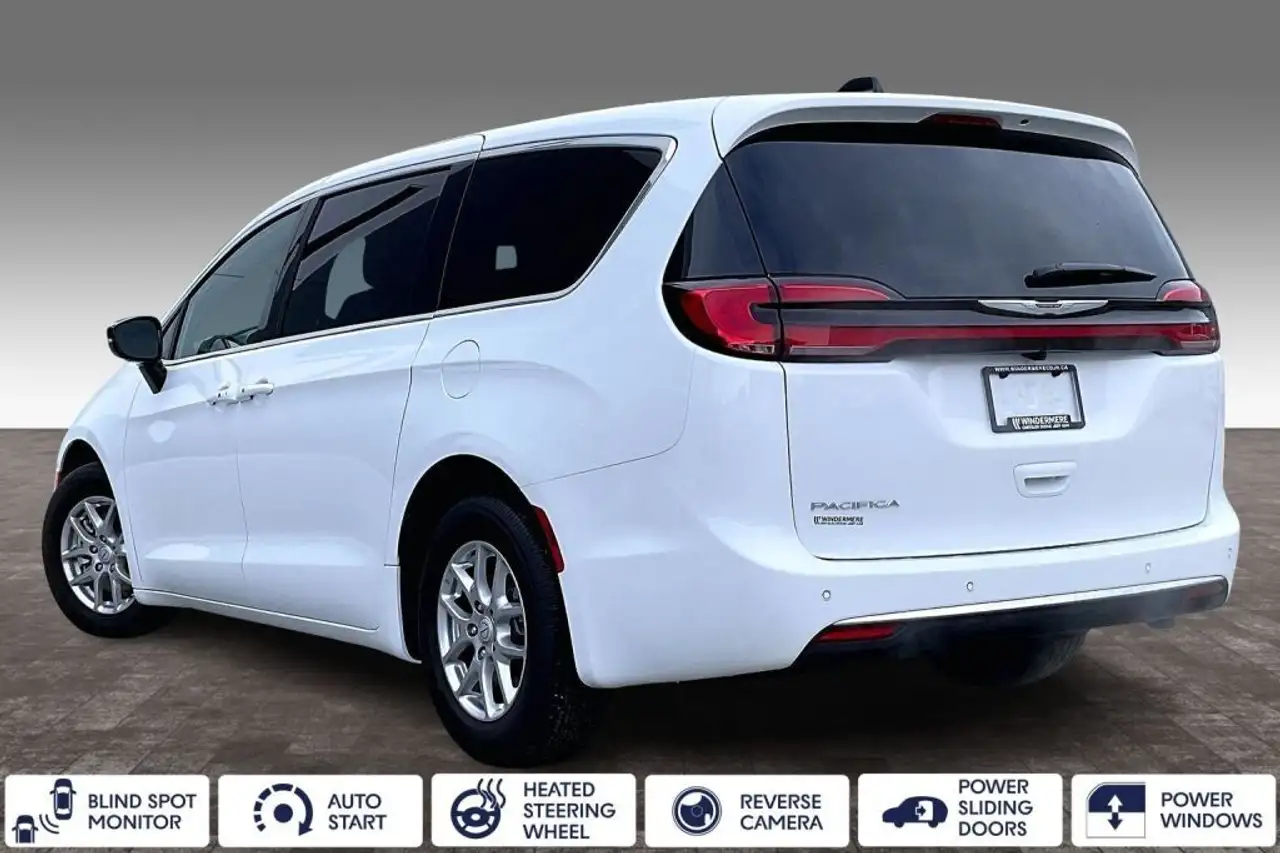Chrysler Pacifica photo Chrysler Pacifica