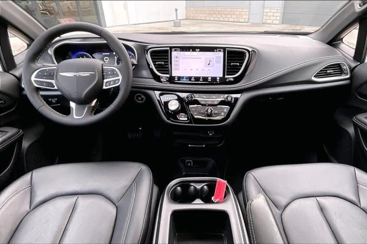 Chrysler Pacifica photo Chrysler Pacifica
