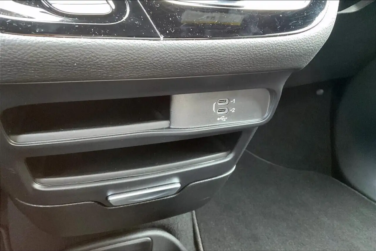 Chrysler Pacifica photo Chrysler Pacifica