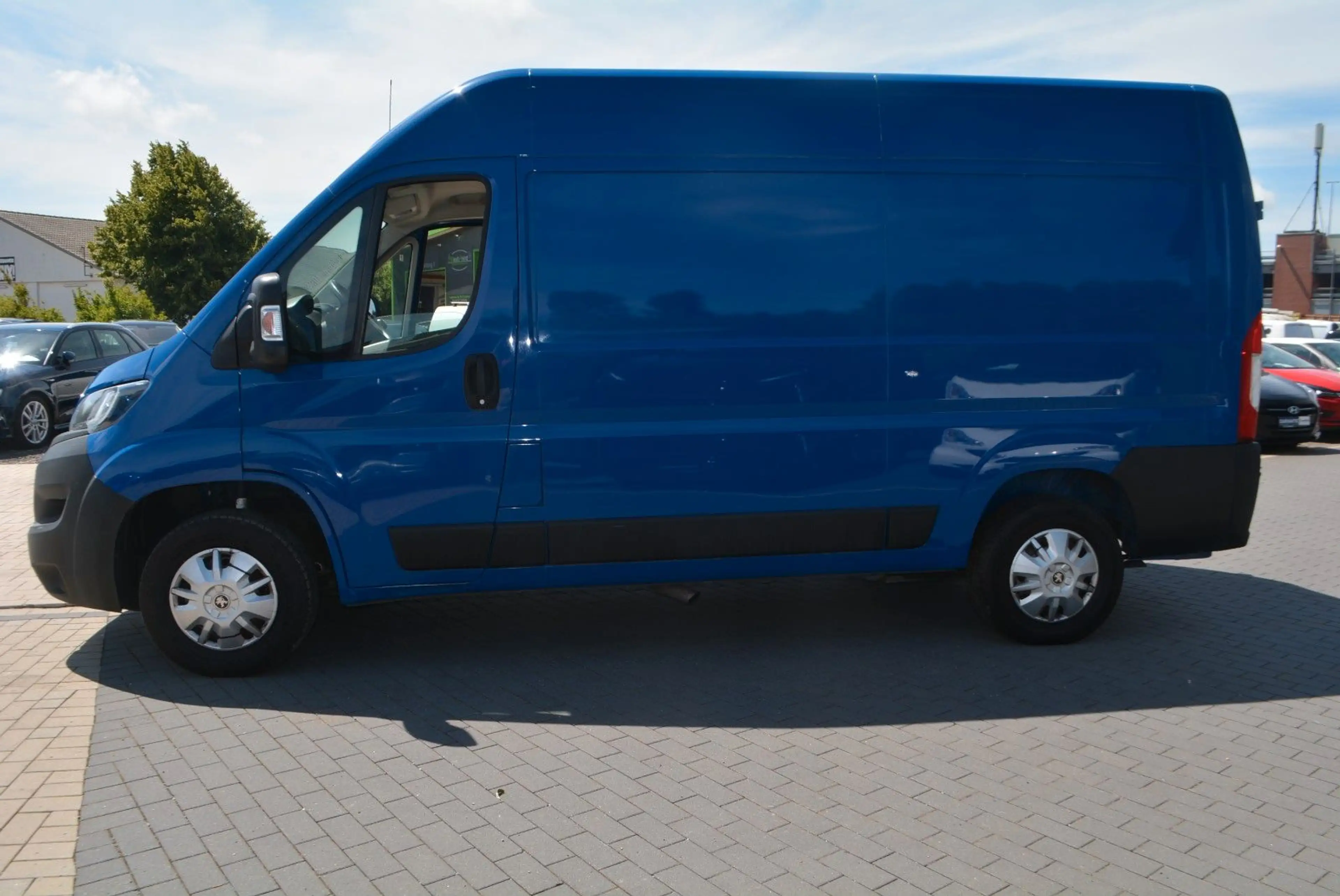 Peugeot Boxer Kasten Hochraum 435 L2H2 Premium BlueHDi 1 — photo 9
