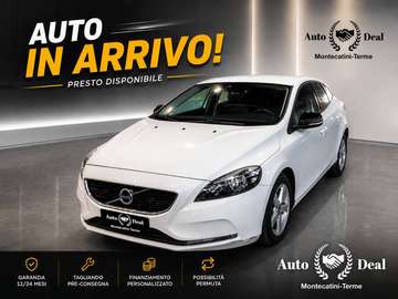 Volvo V40 D2 Kinetic – Design nordico e qualità senza tempo