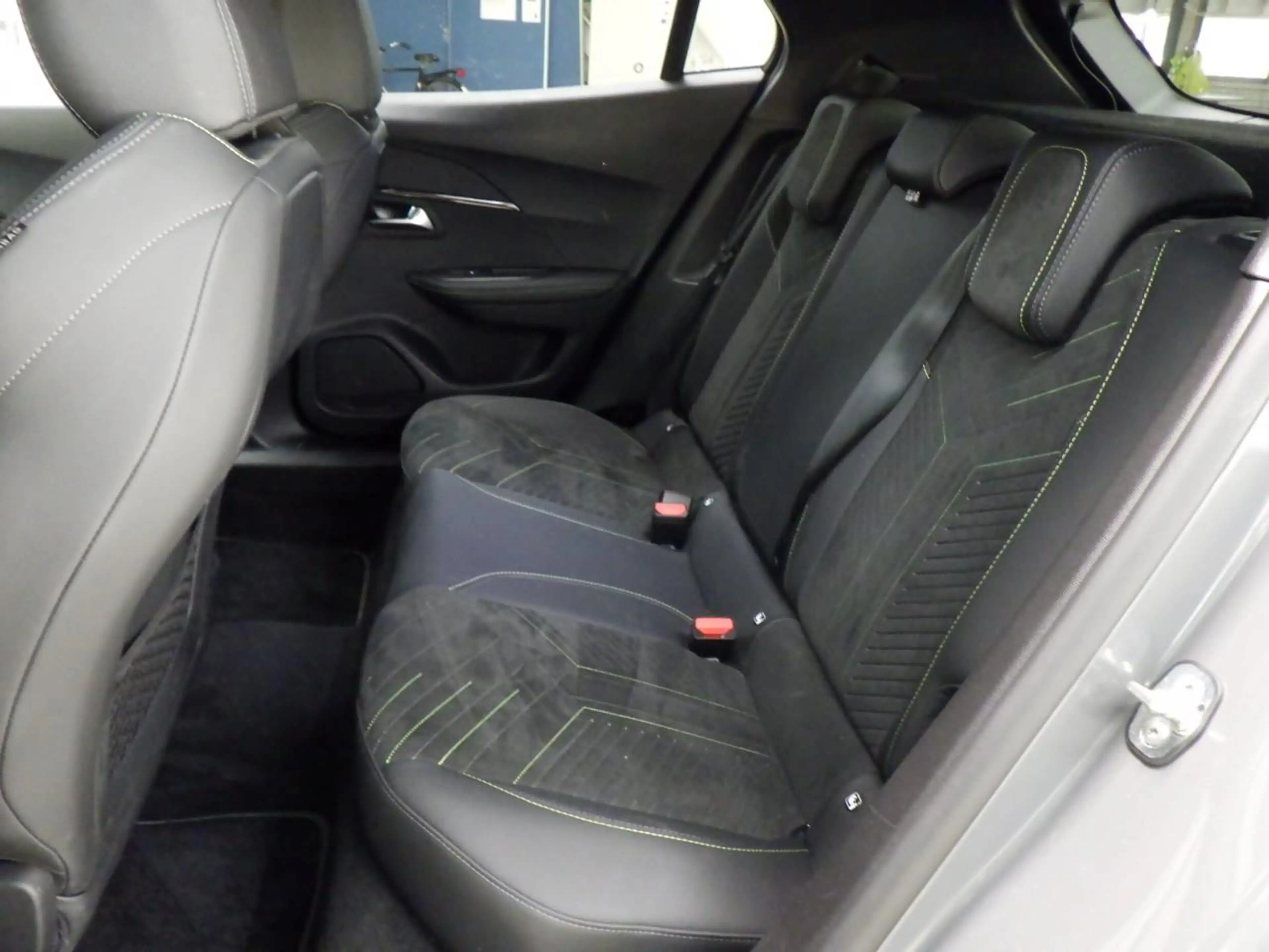 Peugeot e-2008 EV GT Avantage 54 kWh | Fase 3 laden | SOH 98% | M — photo 8