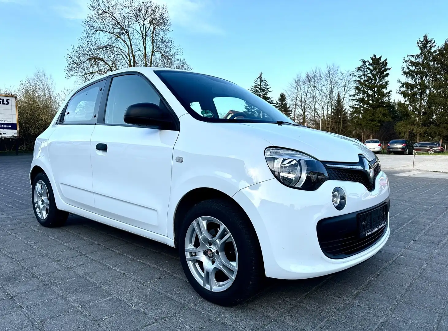 Renault Twingo Expression KLIMA / 4 Türig / Tüv NEU !!! Weiß - 1