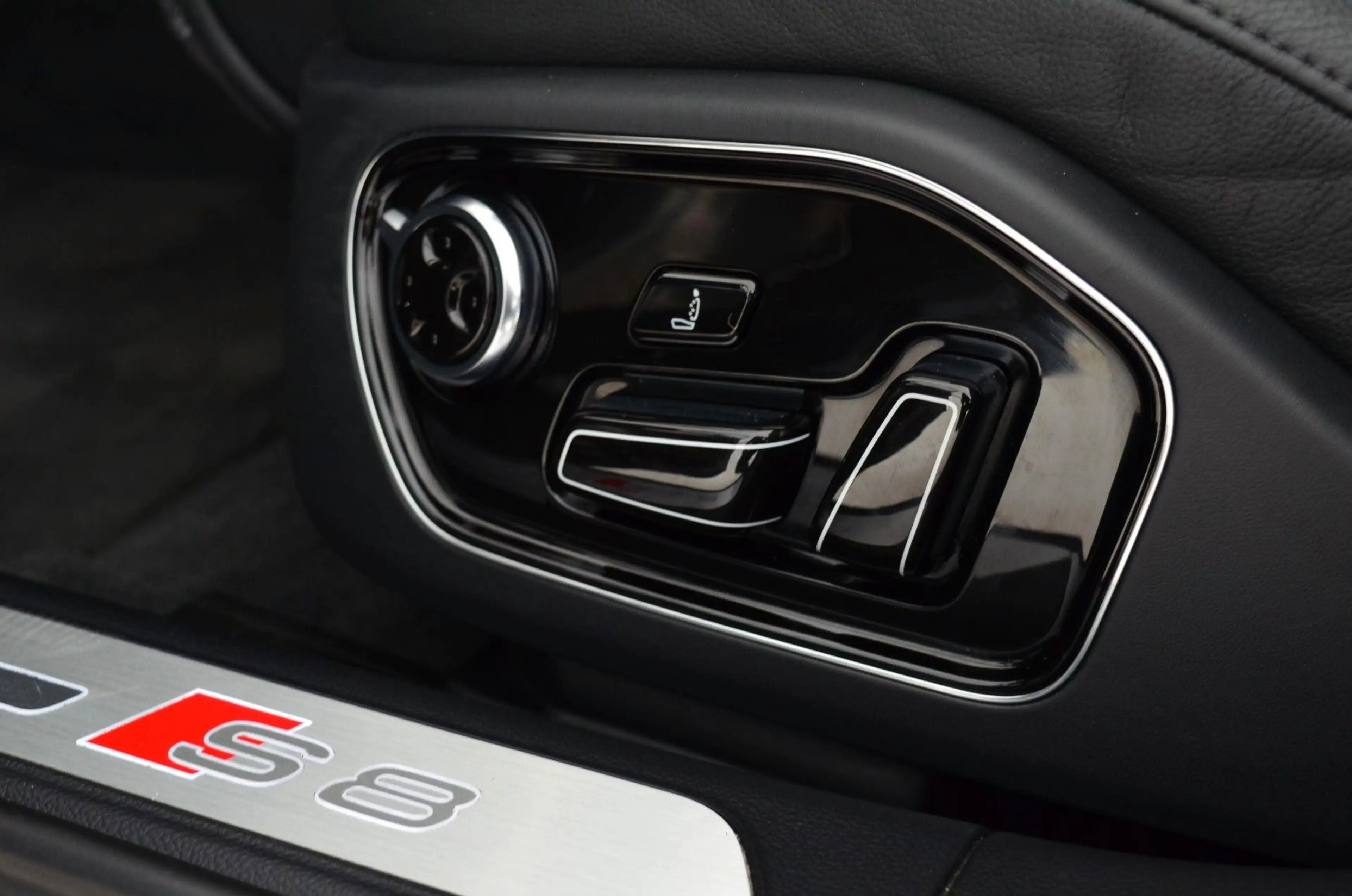 Audi S8 4.0 TFSI quattro plus Black Edition VIP |LED — photo 4